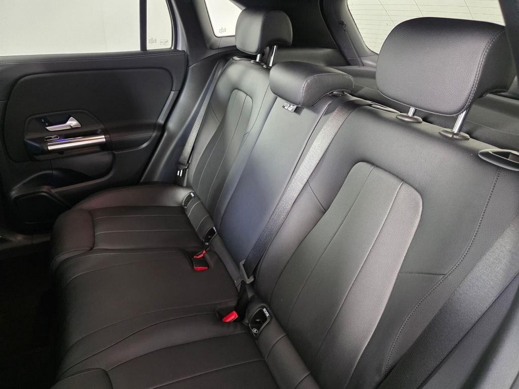 Used 2021 Silver Mercedes-Benz GLA 250 image 15
