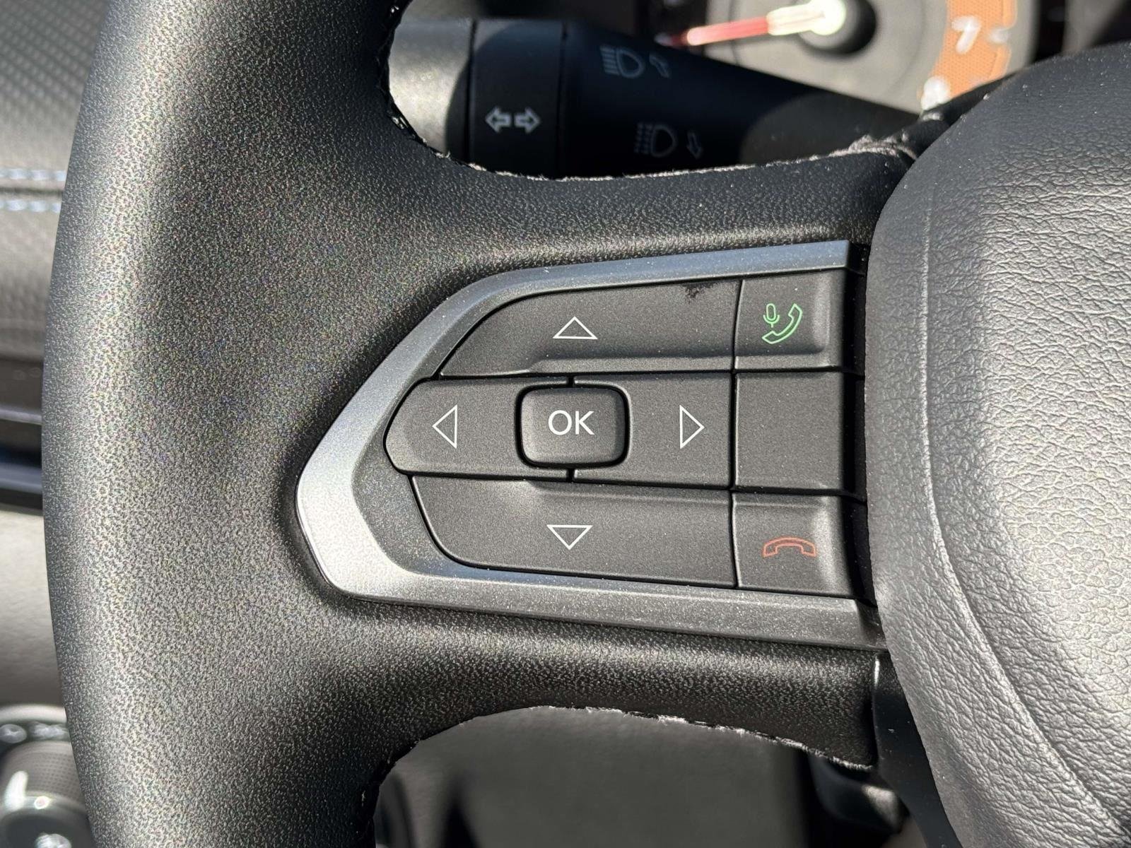New 2026 Hydro Blue Pearlcoat Jeep Latitude Altitude image 9
