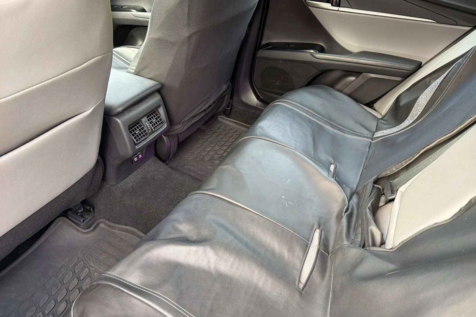 Used 2025  Toyota SE image 16