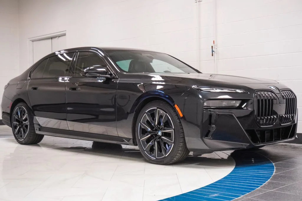 Used 2023 Black BMW 760i xDrive image 5