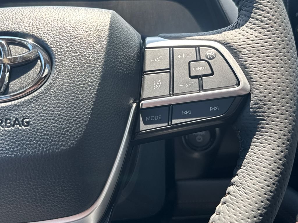 New 2026 Wind Chill Pearl Toyota Platinum image 22