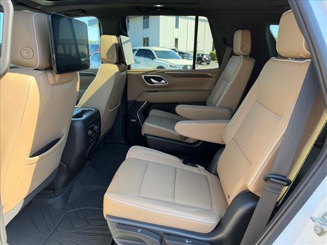 Used 2023 IRIDESCENT PEARL TRICOAT Chevrolet Premier image 19