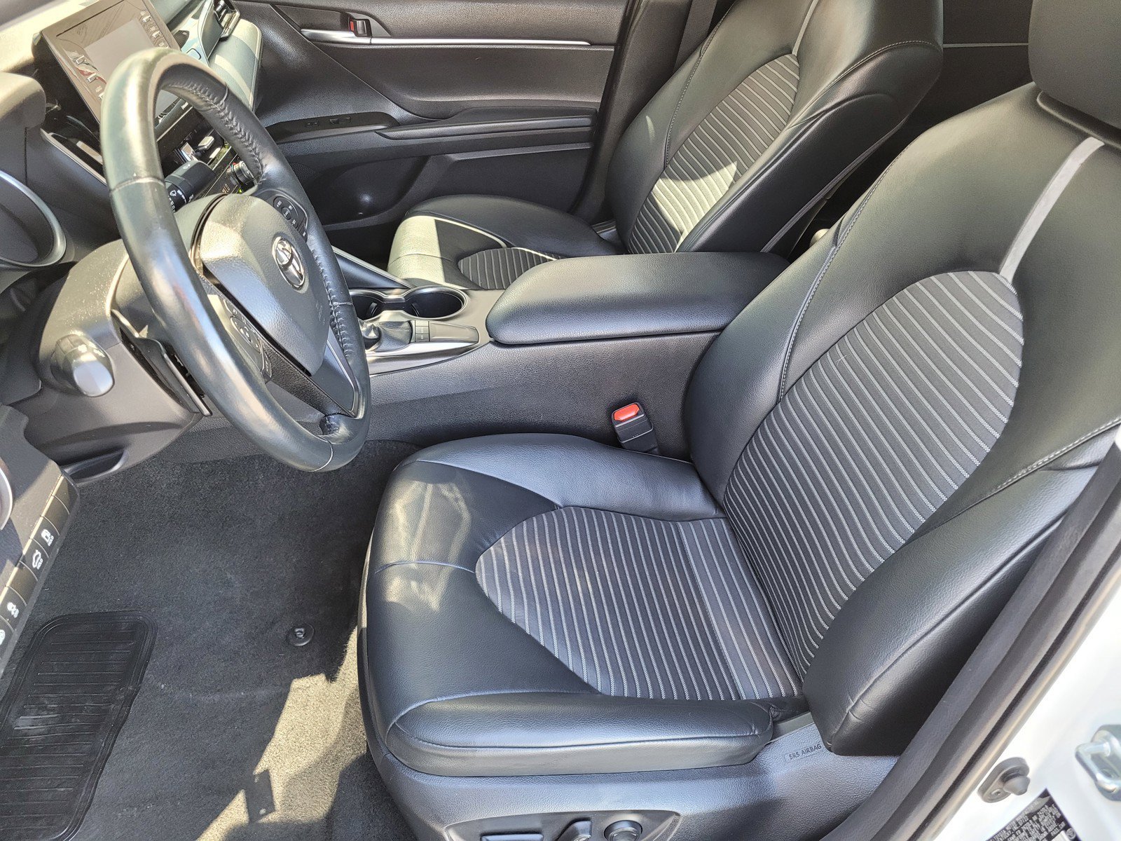 Used 2022  Toyota  image 16