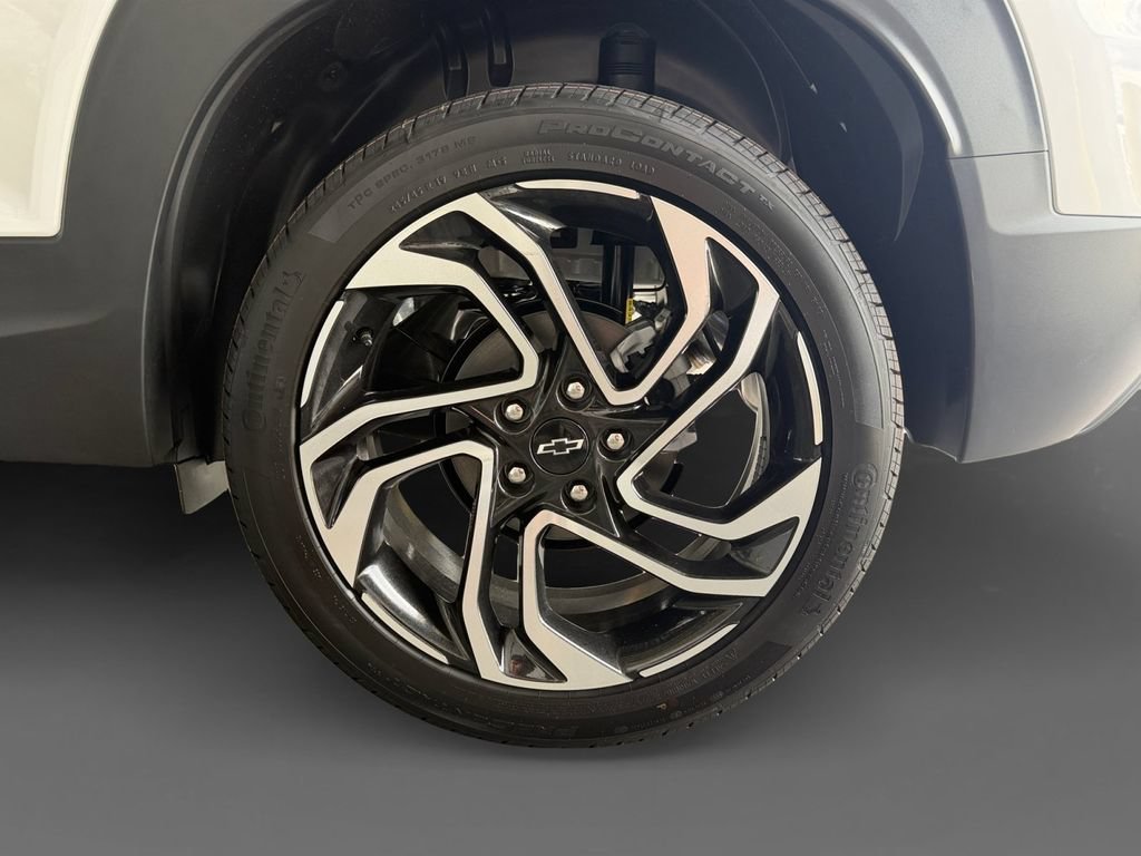 New 2026 Iridescent Pearl Tricoat Chevrolet RS image 17