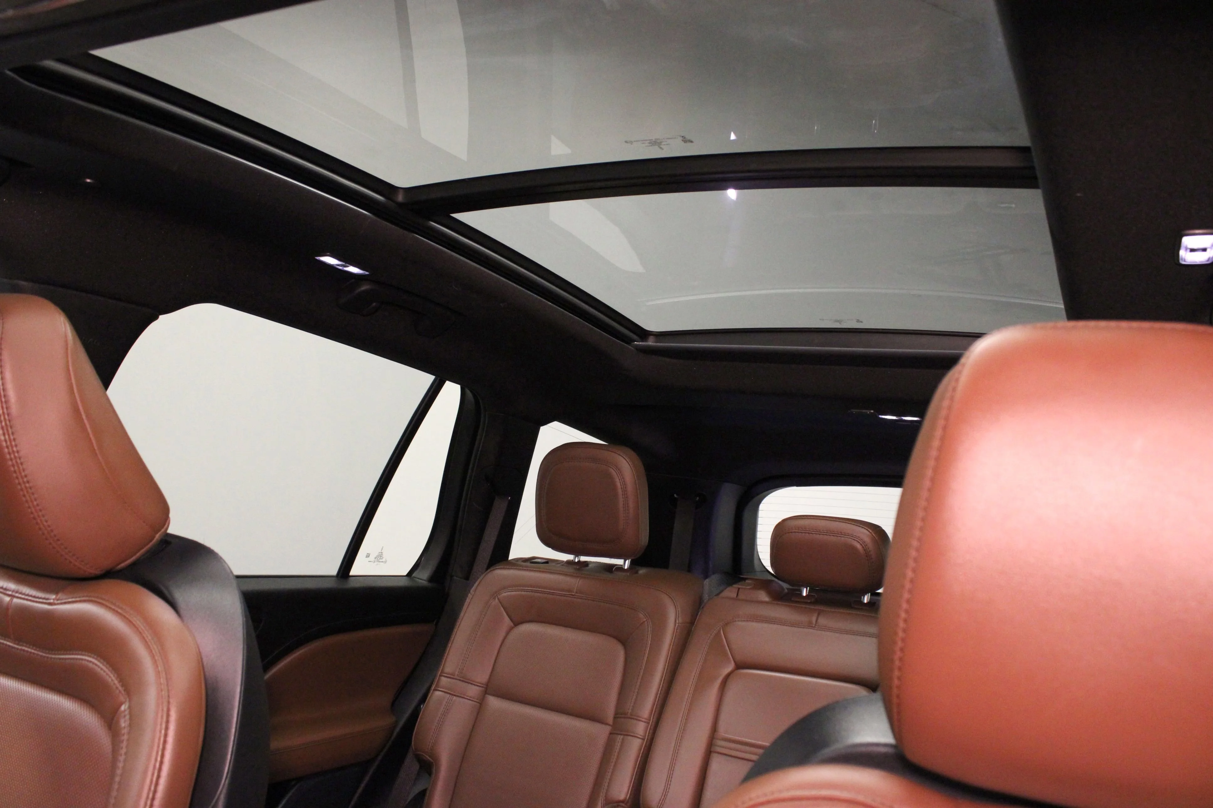 Used 2023 Black Metallic Lincoln Grand Touring image 10
