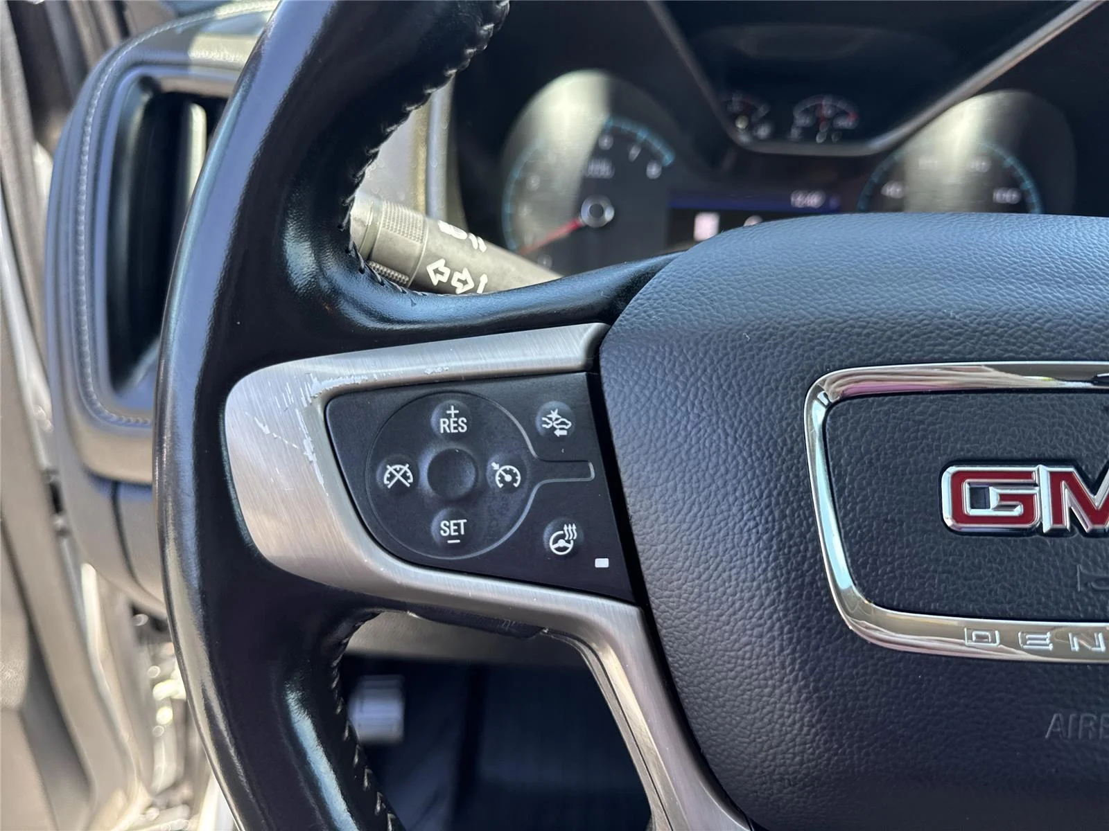 Used 2020 SUMMIT WHITE GMC 4WD Denali image 21