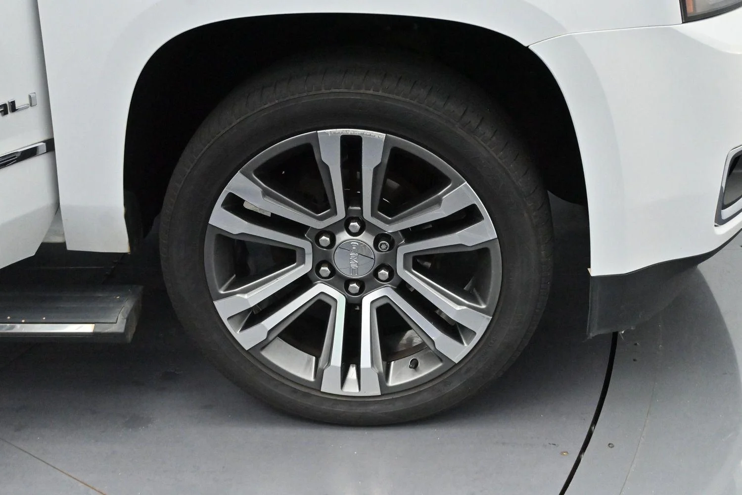 Used 2020 Summit White GMC Denali image 43