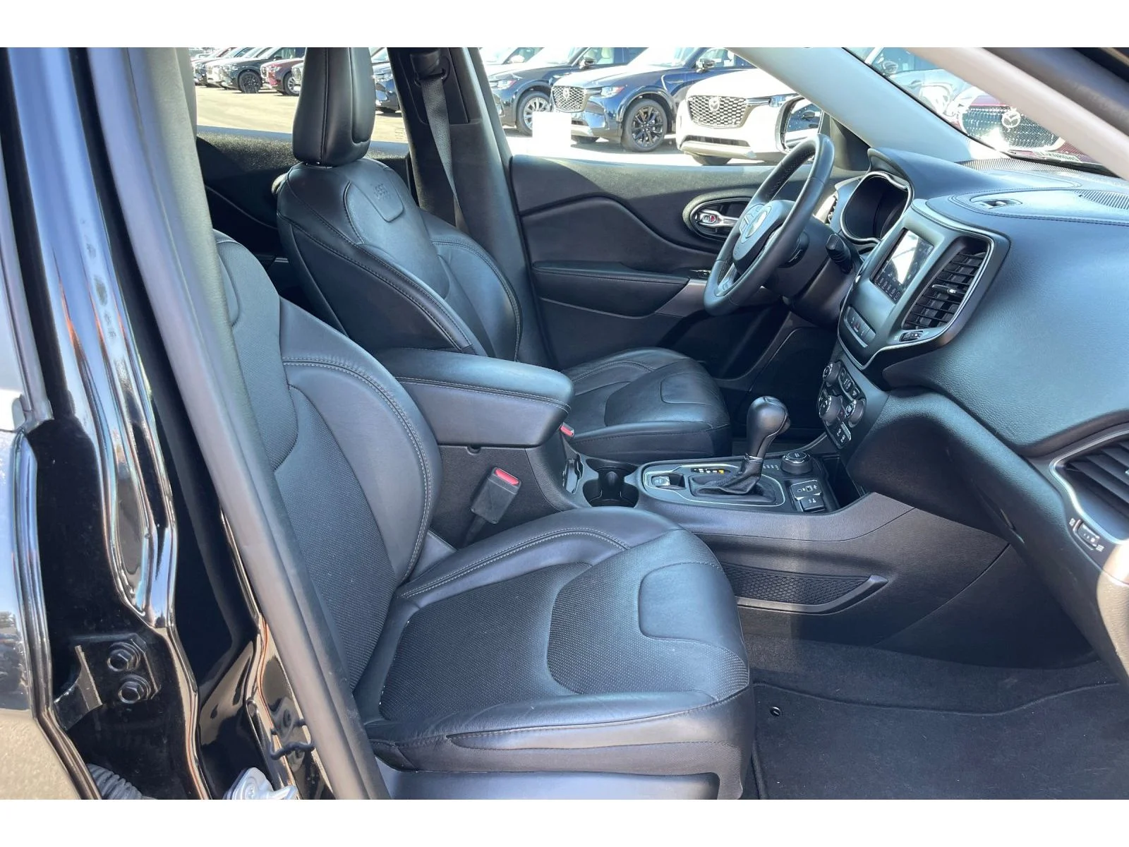 Used 2021 Diamond Black Crystal Pearlcoat Jeep Latitude Lux image 20