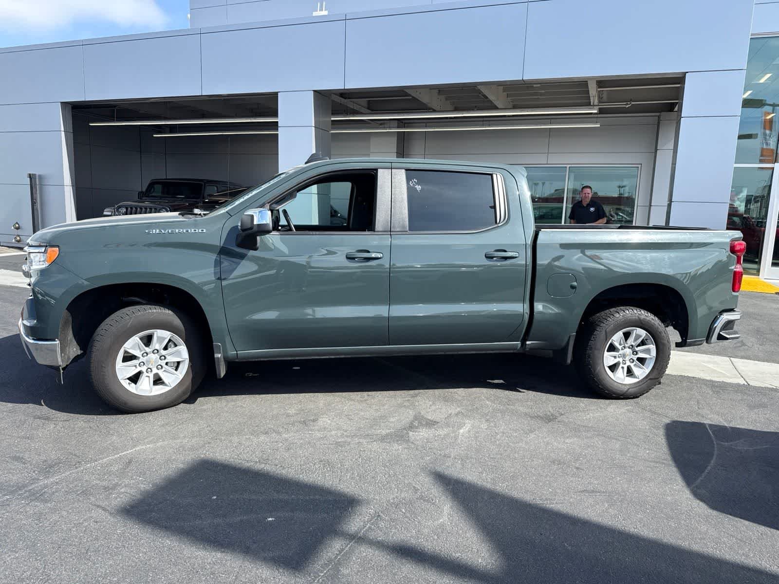 Used 2025 Cypress Gray Chevrolet LT image 18