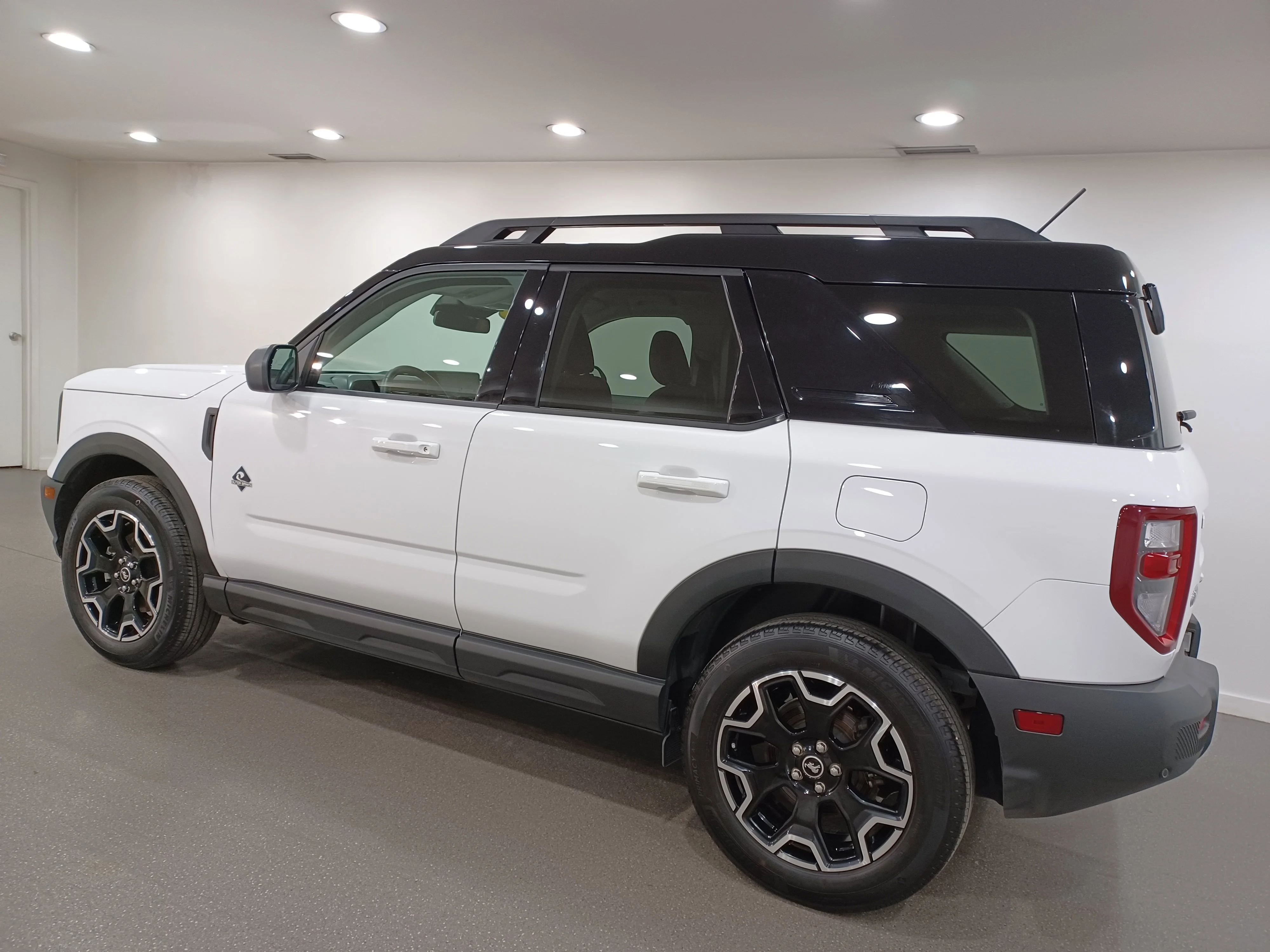 Certified Used 2025 Oxford White Ford Outer Banks 4x4*Adaptive Cruise | Remote Start | Htd Leather | Htd Wheel | Lane Keep Assist image 7