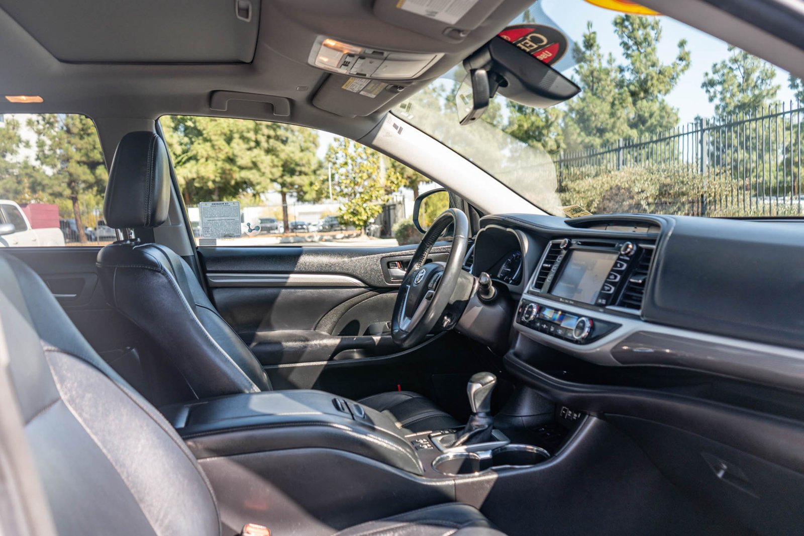 Certified Used 2018 Blizzard Pearl Toyota SE image 16