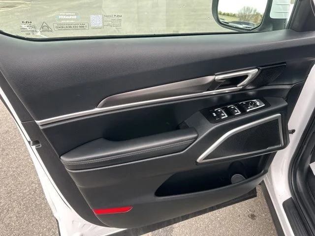 Used 2025 White Kia S image 14