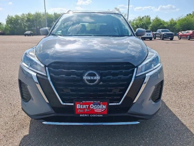 Used 2024 Gray Nissan SV image 2