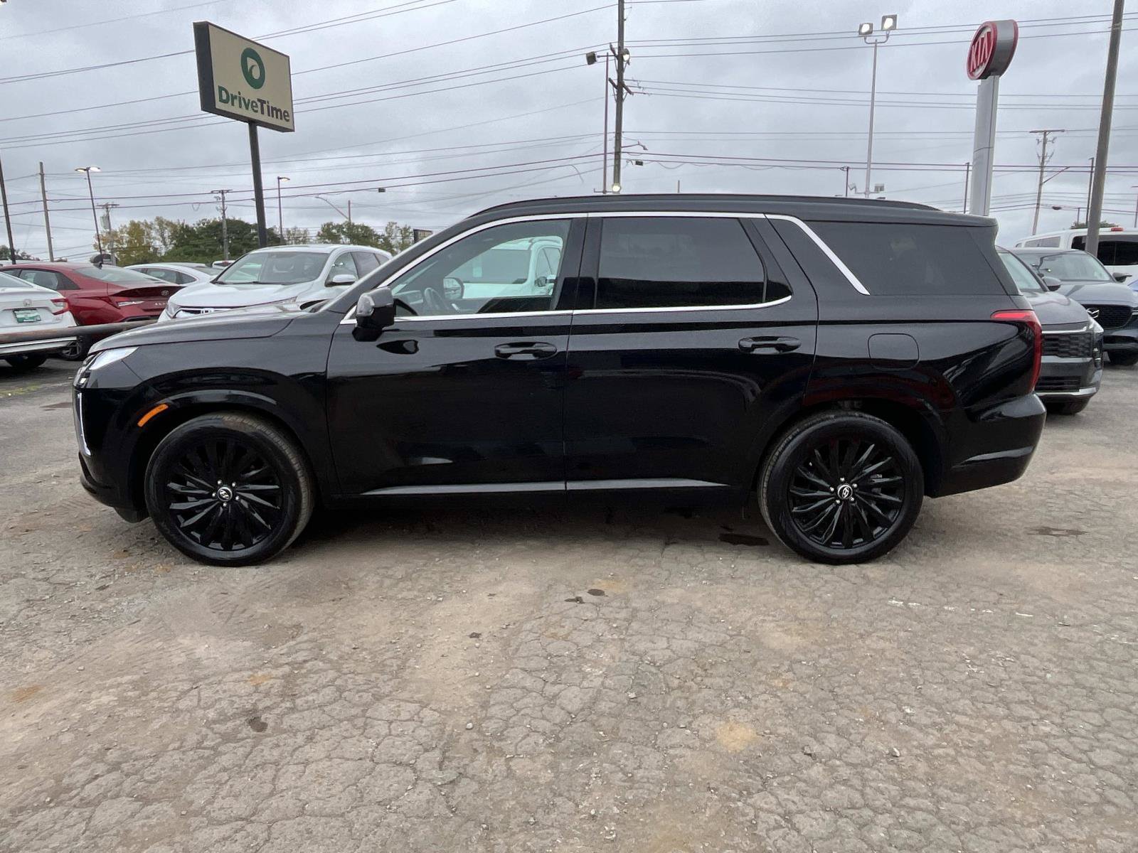 Used 2025 Abyss Black Pearl Hyundai Calligraphy Night Edition image 4