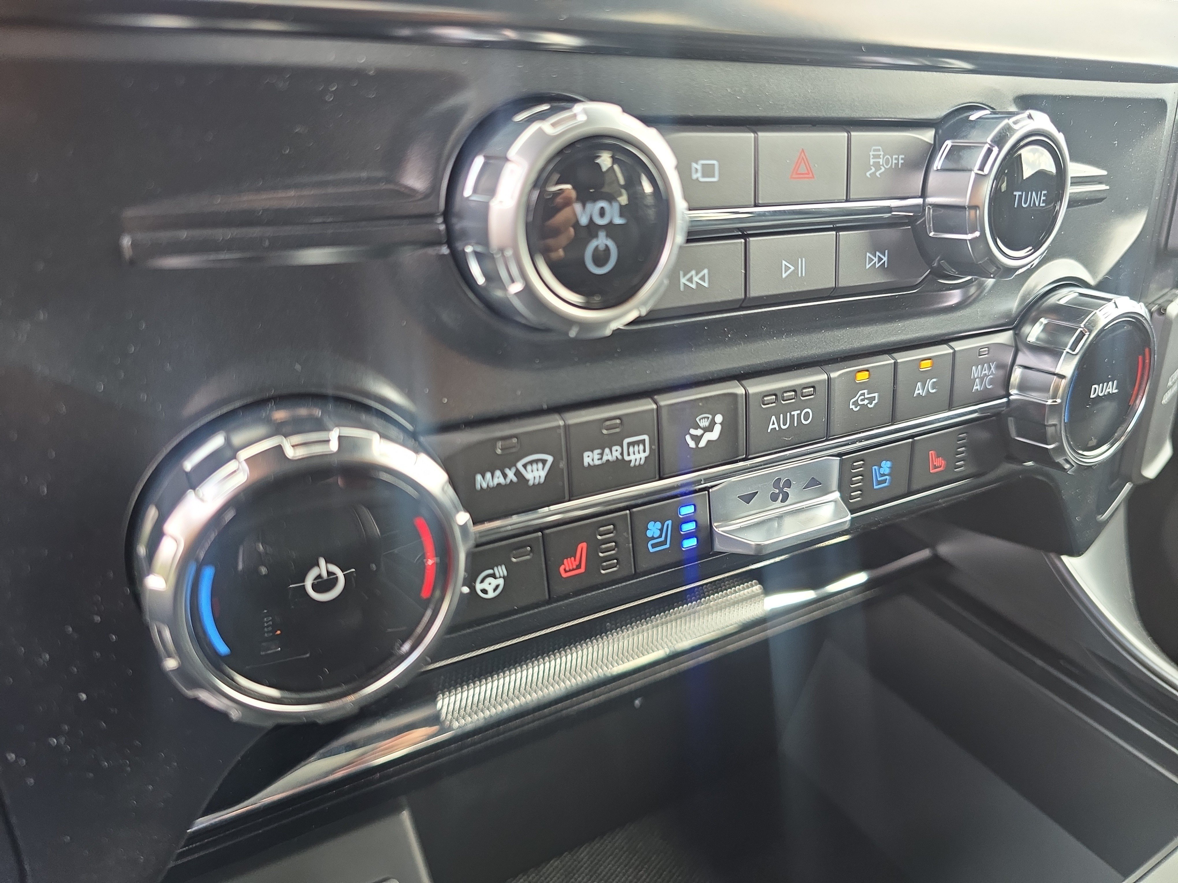 New 2026 Iconic Silver Metallic Ford Lariat® image 23