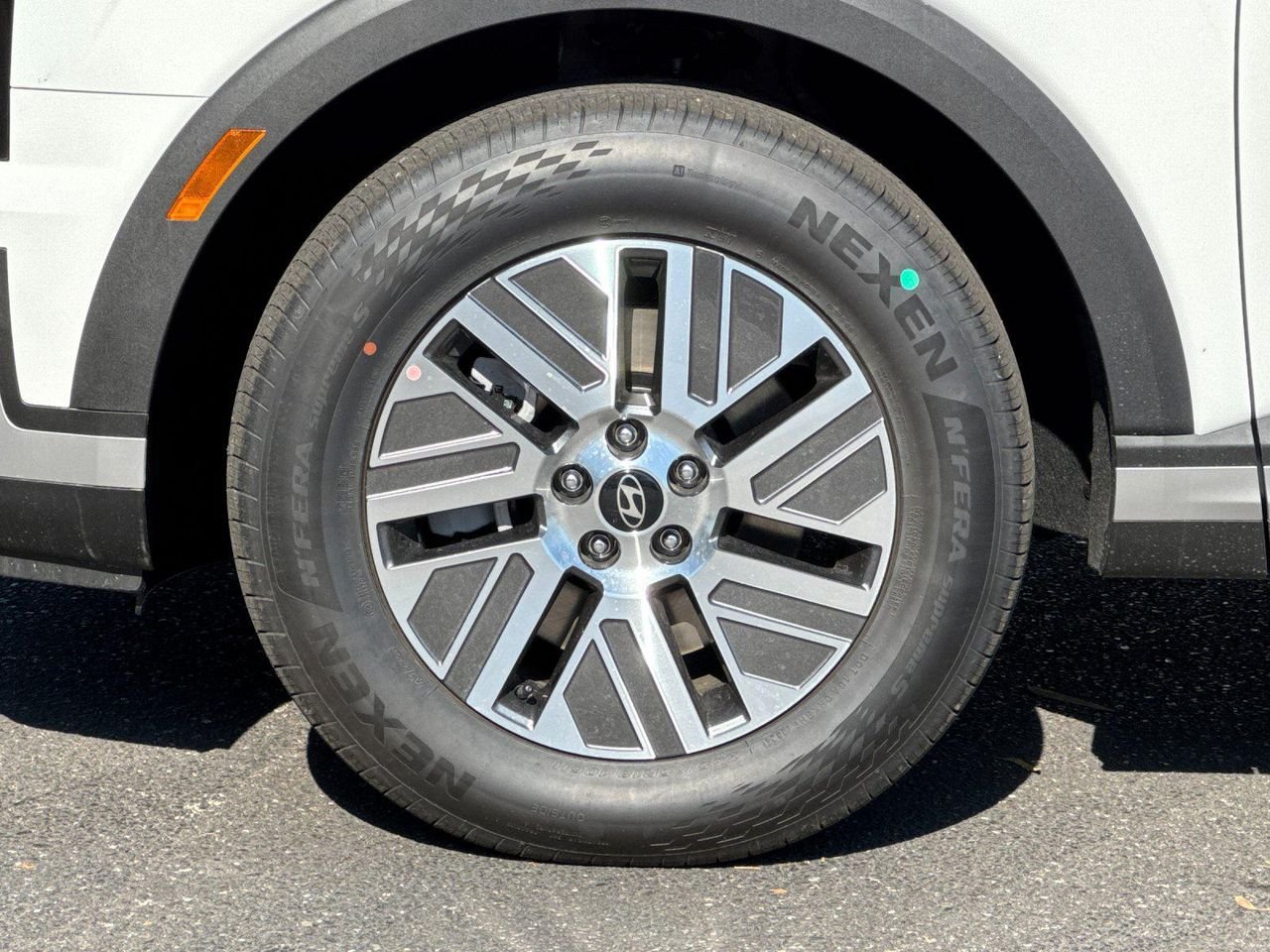New 2026 White Hyundai SEL 8P image 24