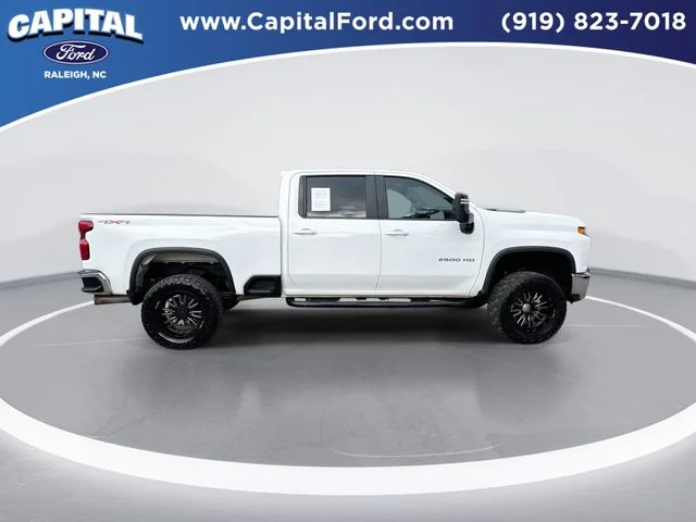 Used 2021 White Chevrolet LT image 9
