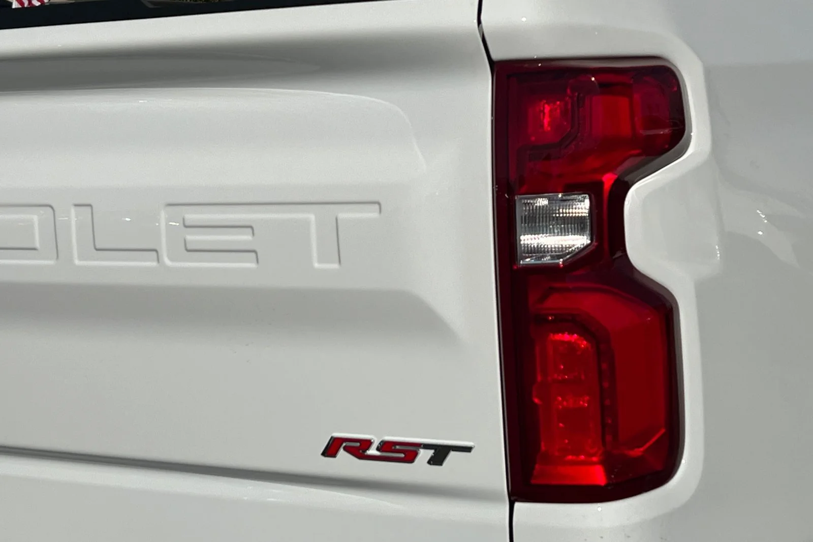 New 2026 Summit White Chevrolet RST image 25