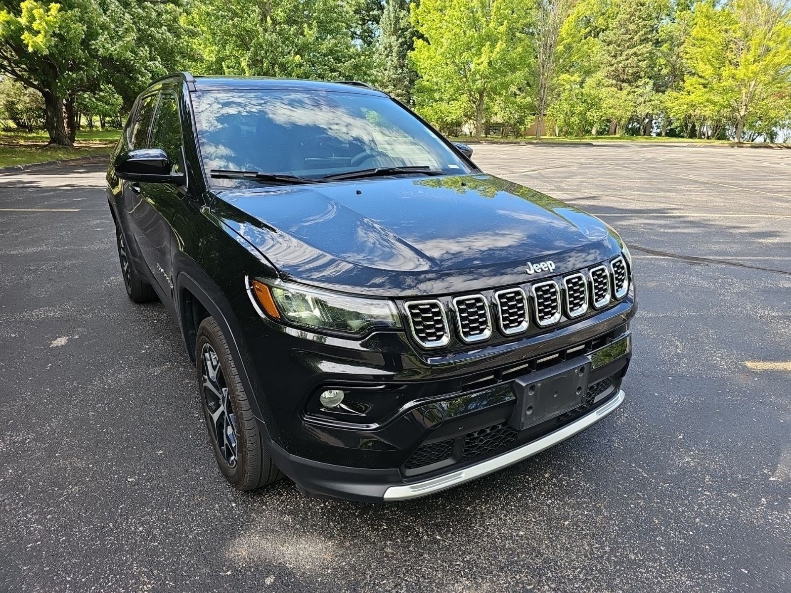 Certified Used 2025 Diamond Black Crystal Pearlcoat Jeep Limited image 7
