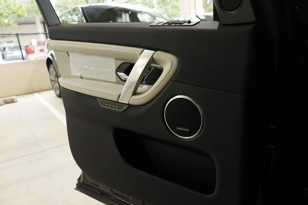 New 2026 Santorini Black Land Rover Landmark image 11