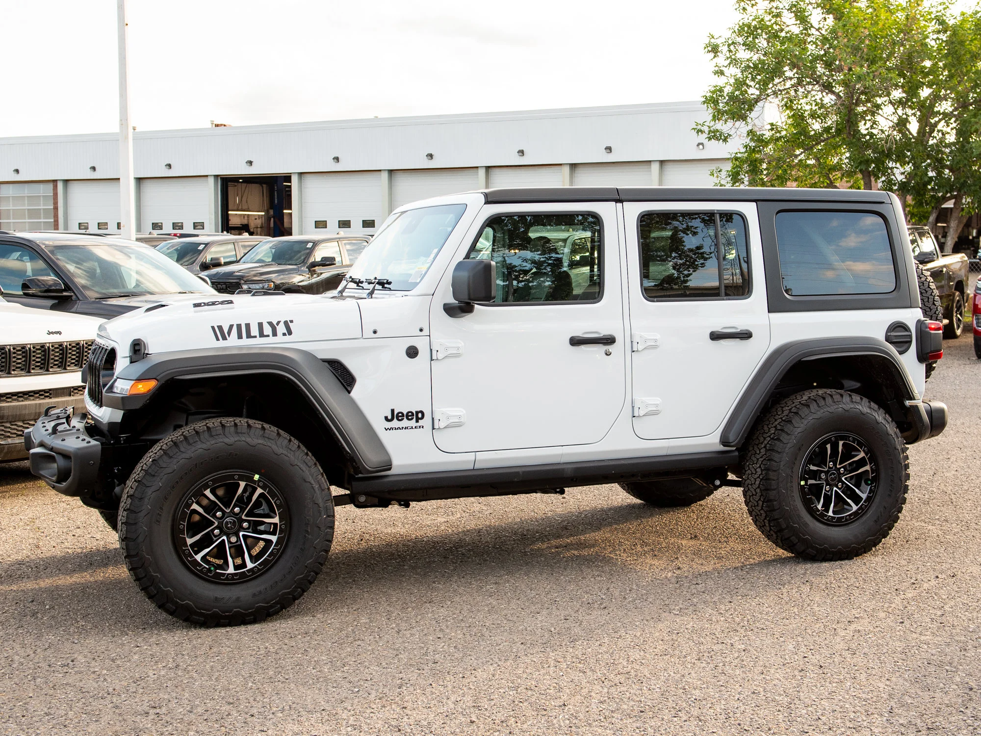 New 2026 White Jeep Willys 392* 470 HORSEPOWER, Nappa Leather, Steel Bumpers image 3