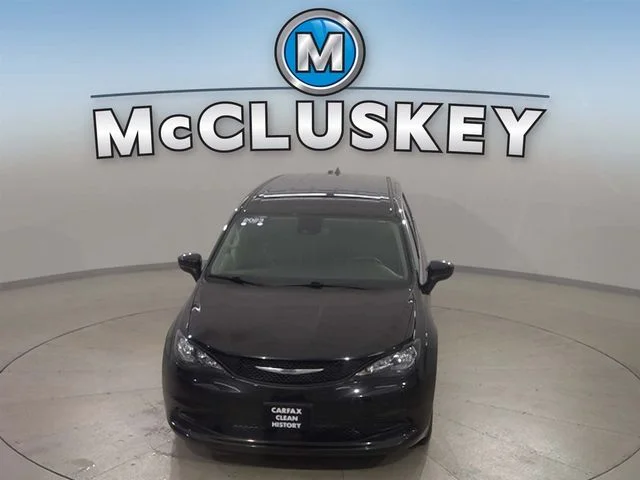 Used 2023 Black Chrysler LX image 16