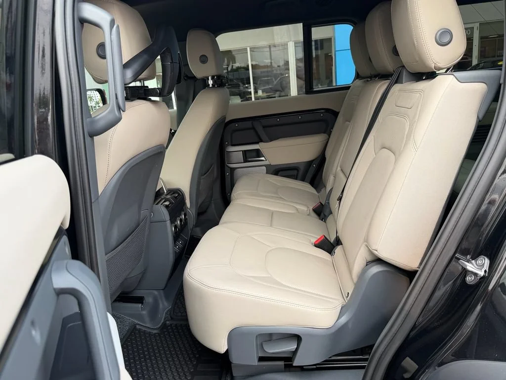 2023 Land Rover Defender SE - Photo 14
