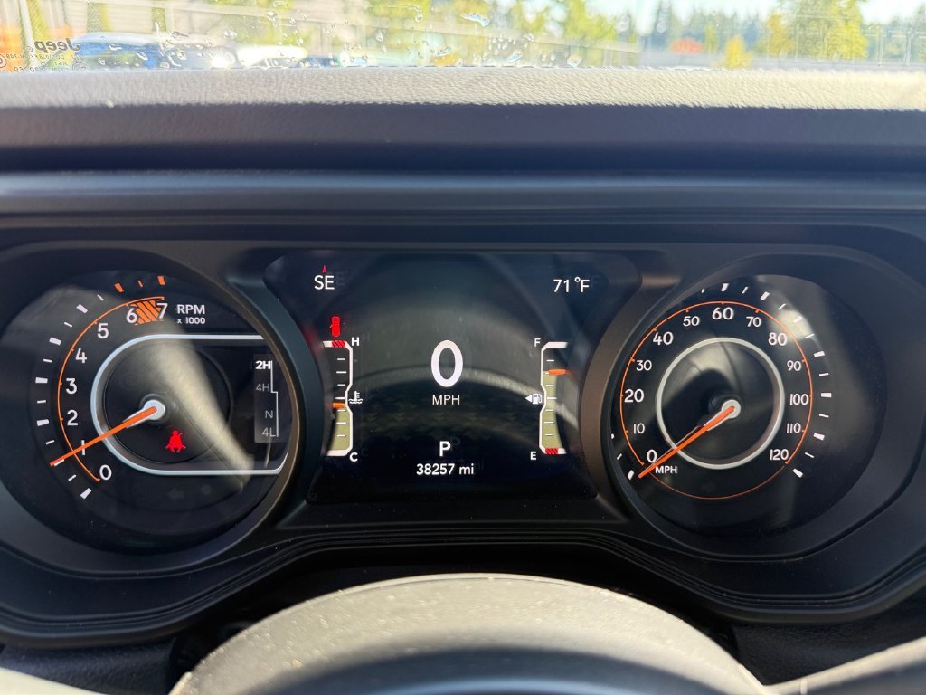 Used 2025 White Jeep Rubicon image 10