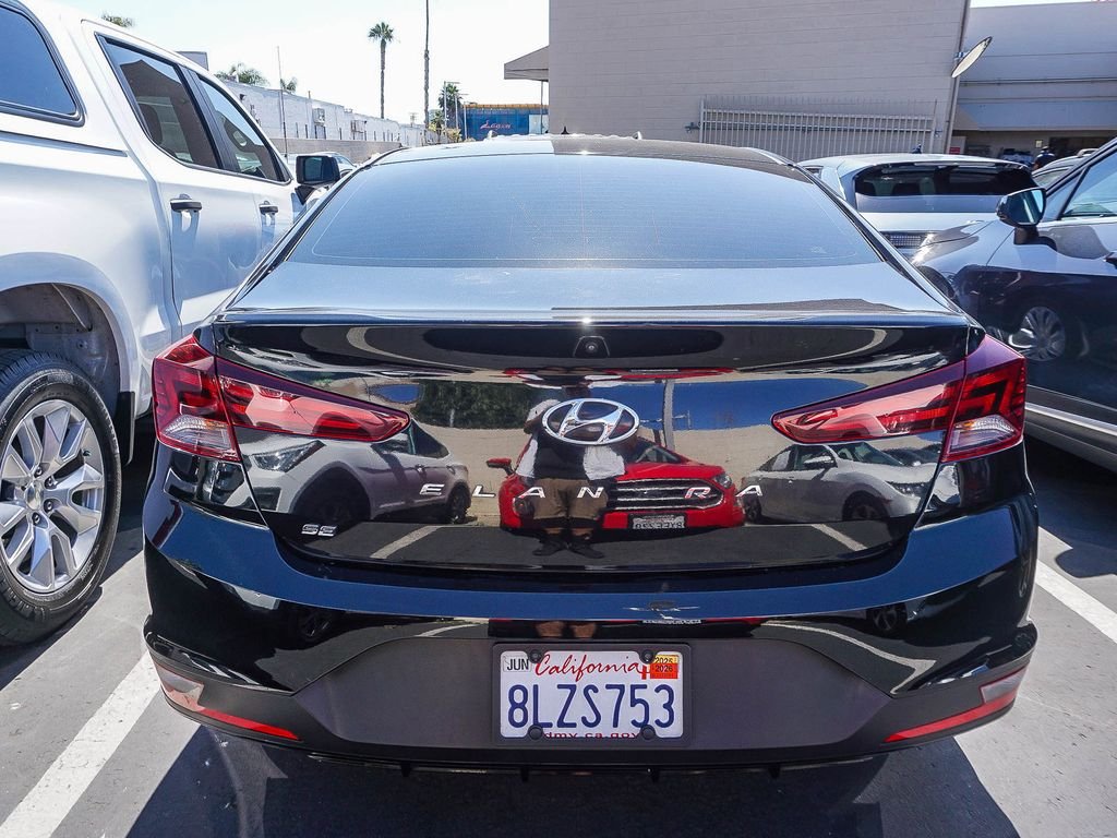 Used 2019 Black Hyundai SE image 5