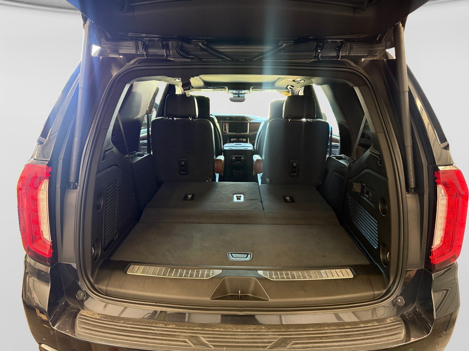 2023 GMC Yukon Denali Ultimate - Photo 17