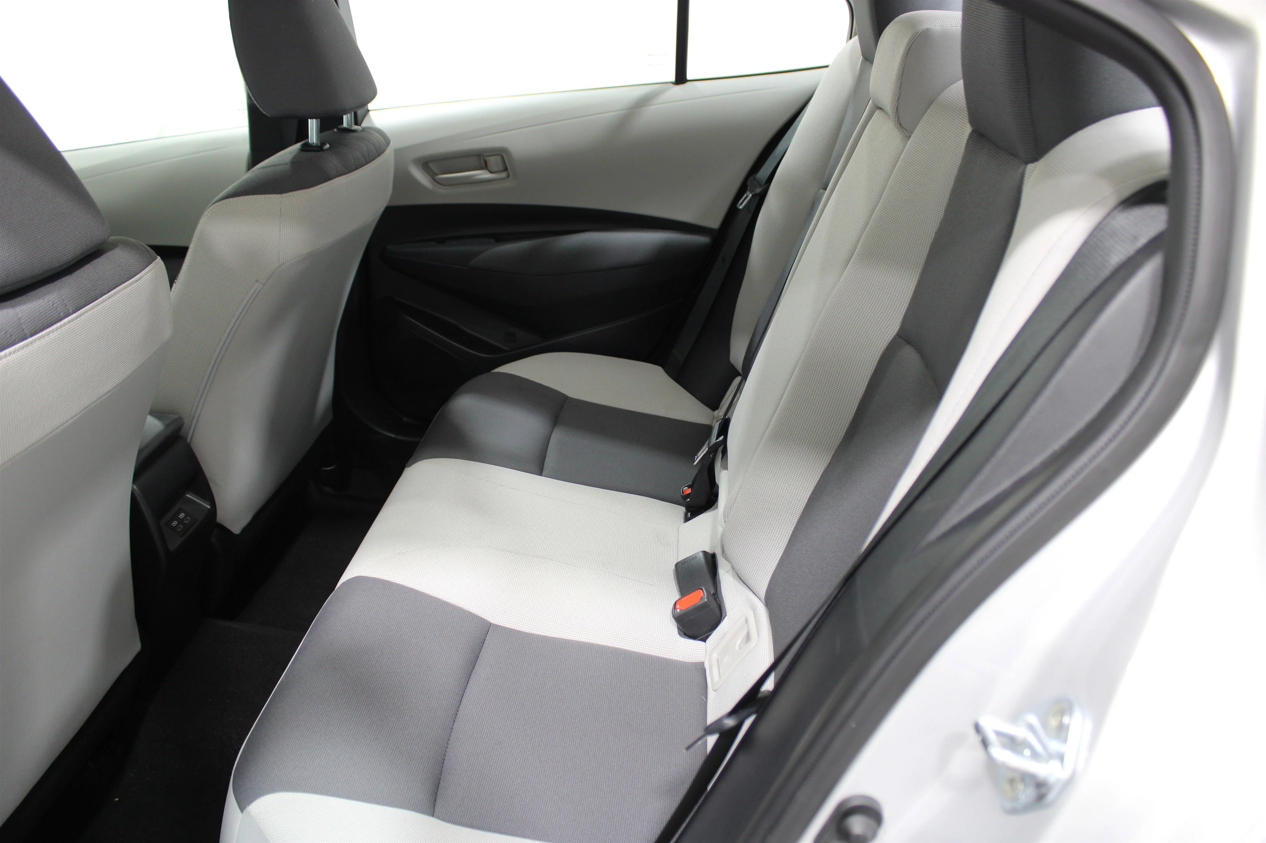 2025 Toyota Corolla LE - Photo 20