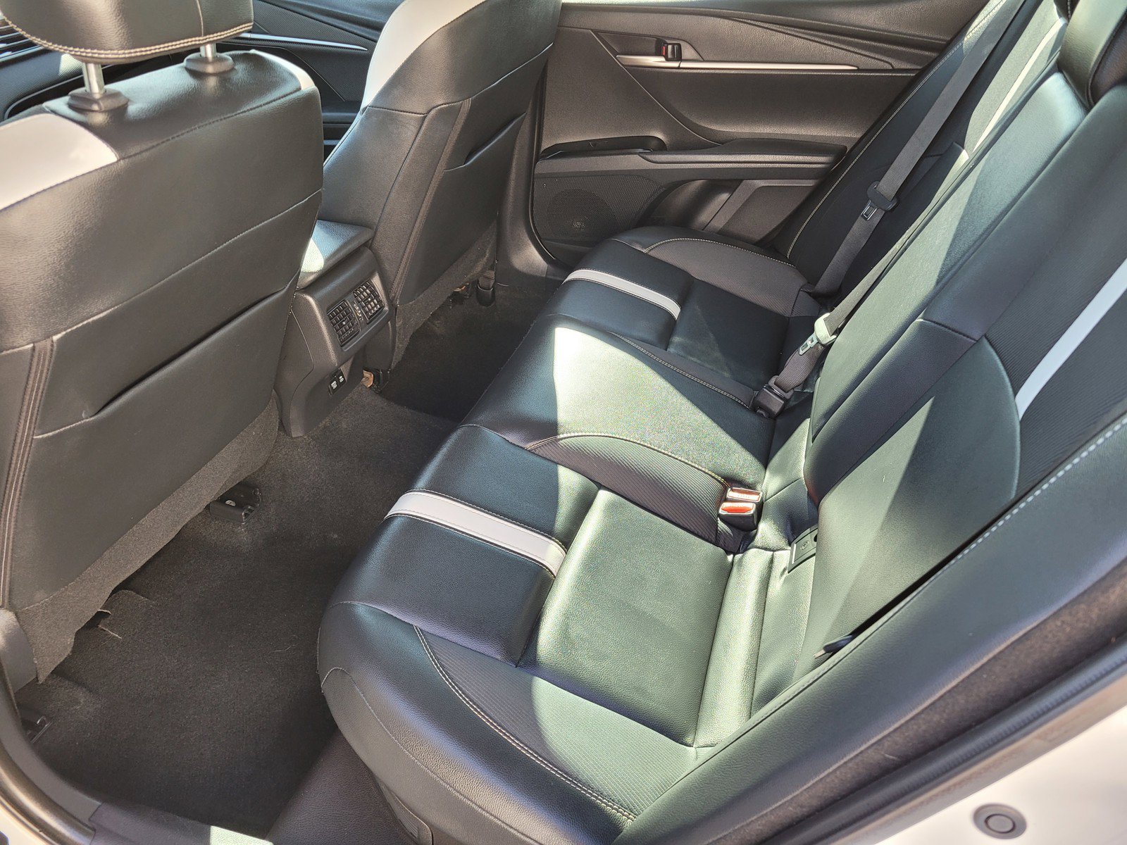 Used 2025 White Toyota  image 12