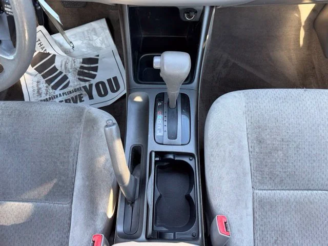 Used 2004 Silver Toyota LE image 23