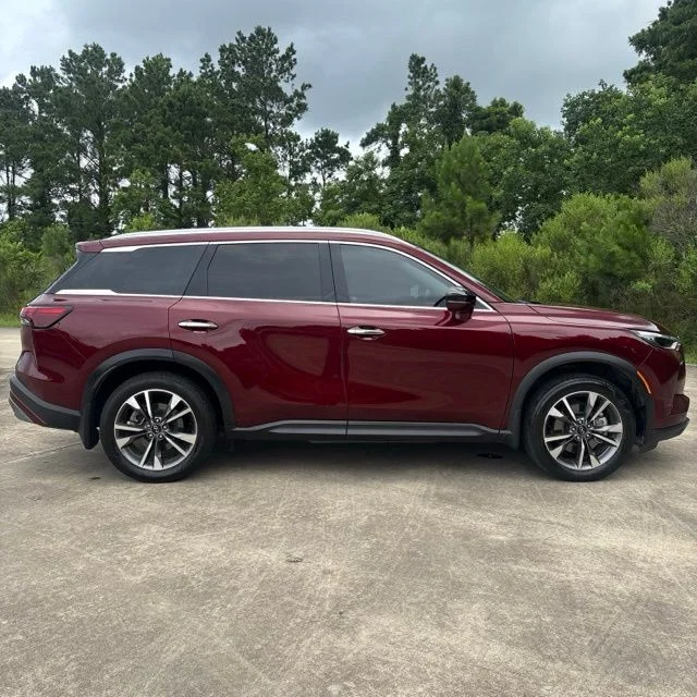 Used 2022 Red INFINITI LUXE image 7