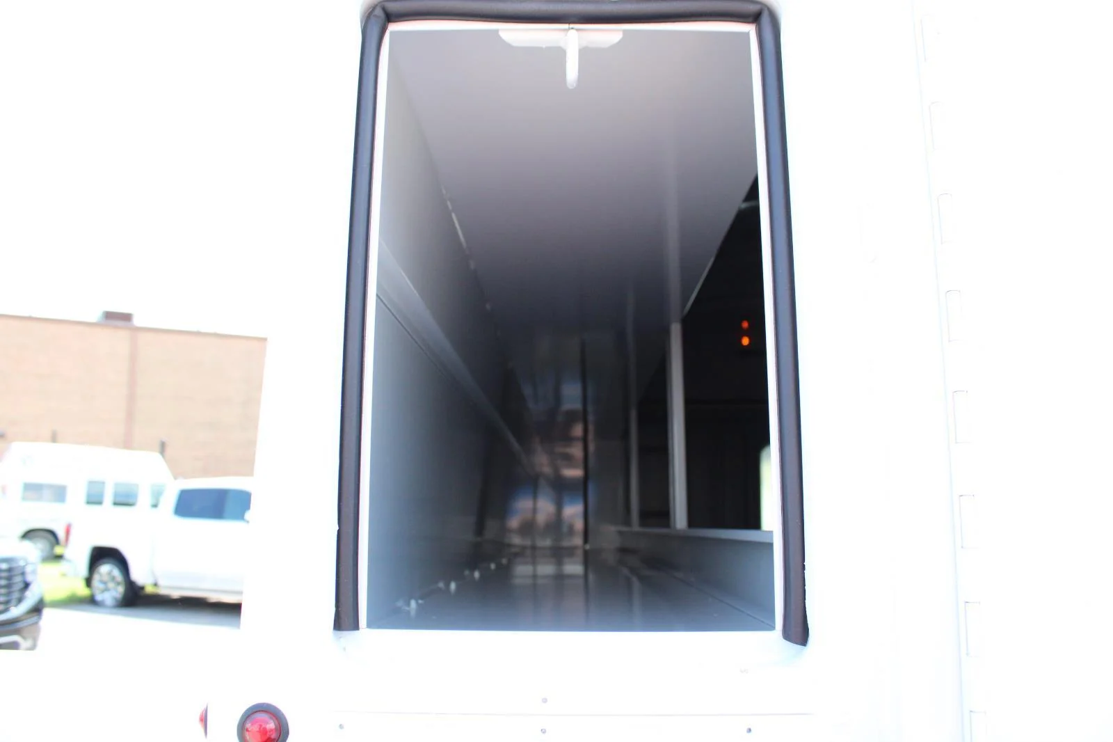 New 2025 Summit White GMC 1WT image 11