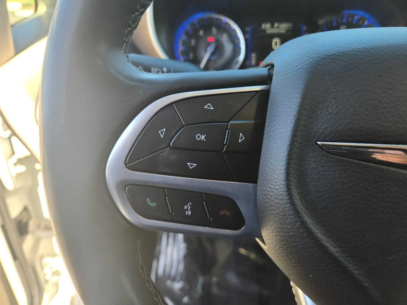 Used 2023  Chrysler LX image 27