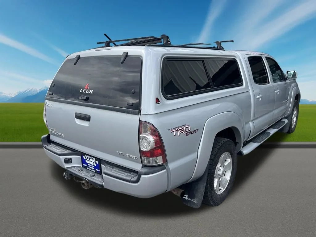 Used 2009 Silver Toyota BASE image 4