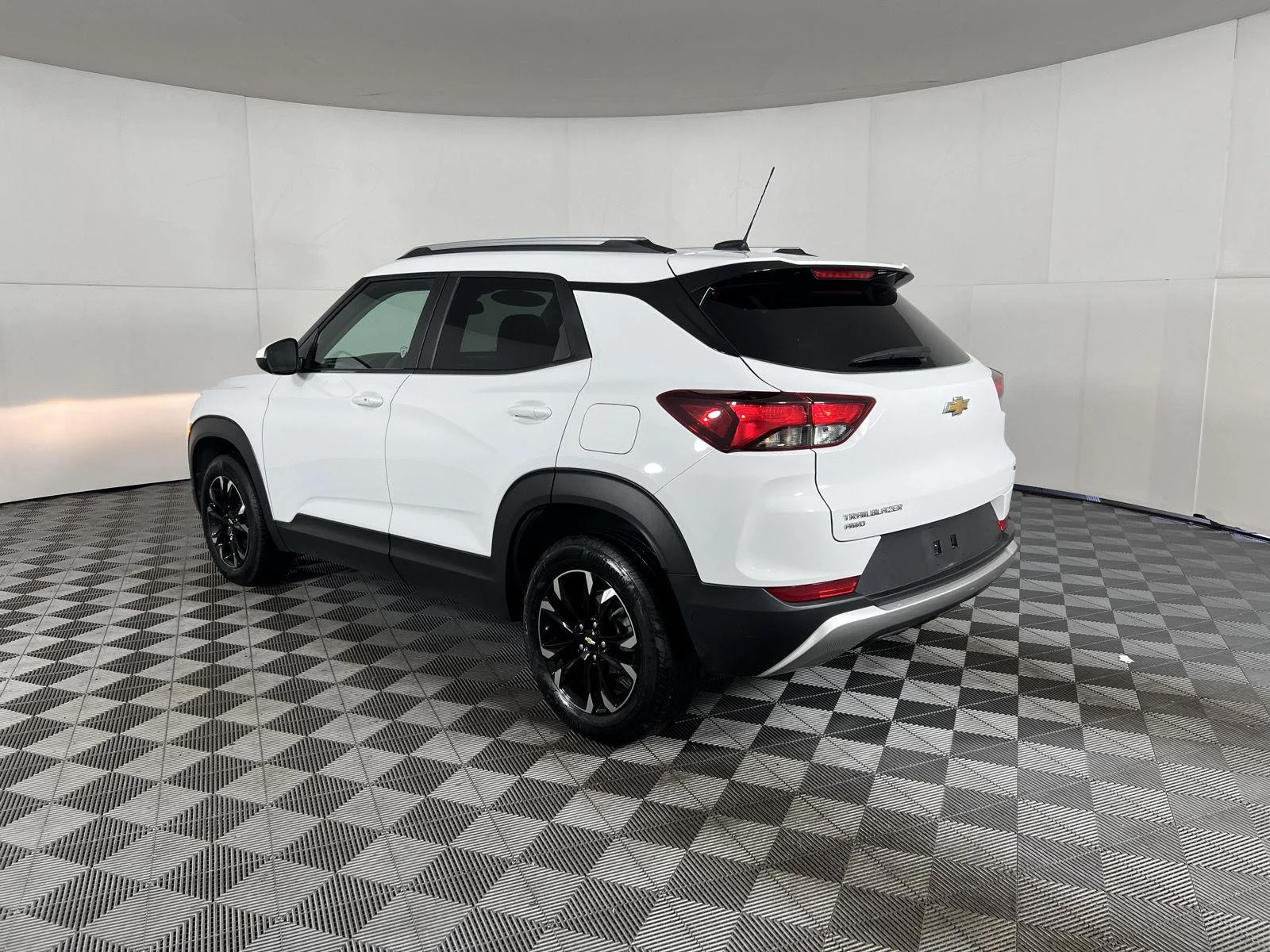 Used 2023 Summit White Chevrolet LT image 7