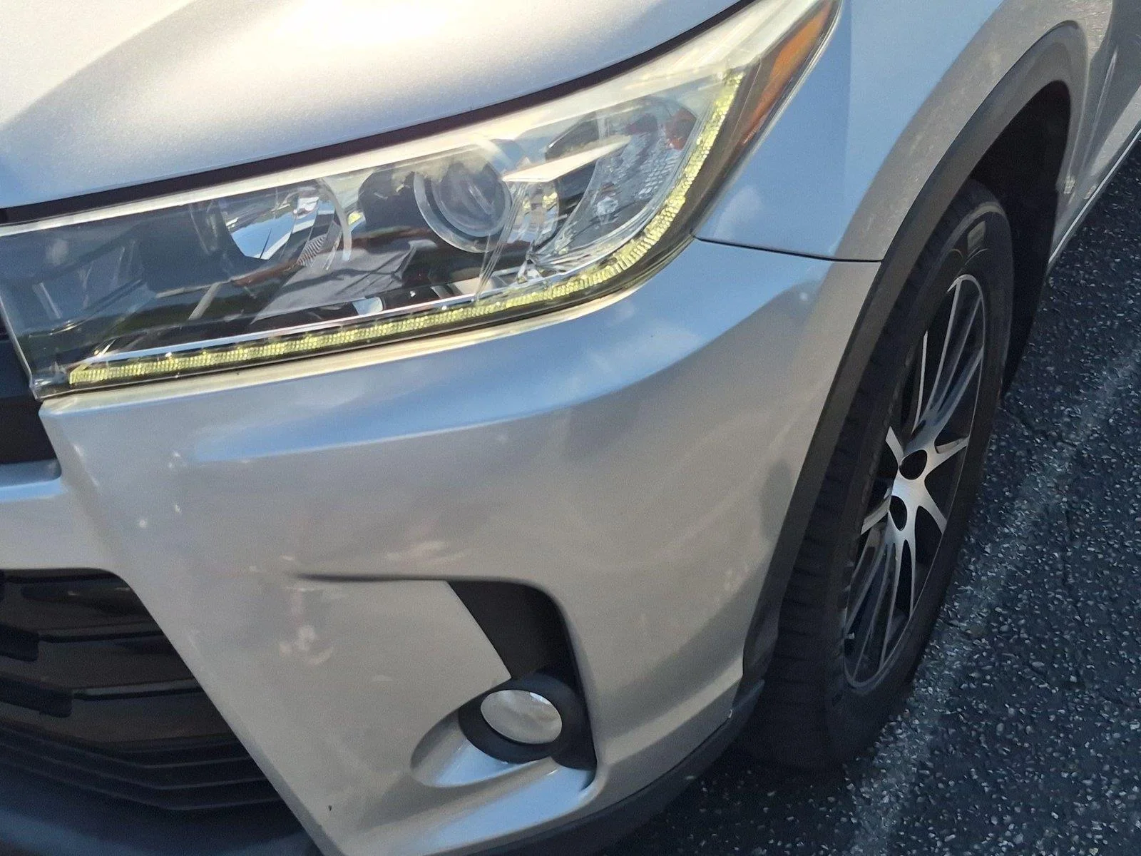 Used 2018 Celestial Silver Metallic Toyota SE image 9