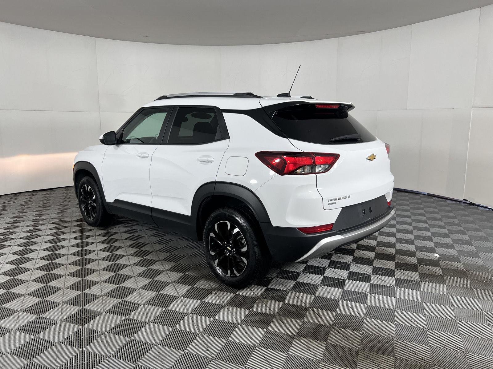 Used 2023 Summit White Chevrolet LT image 7