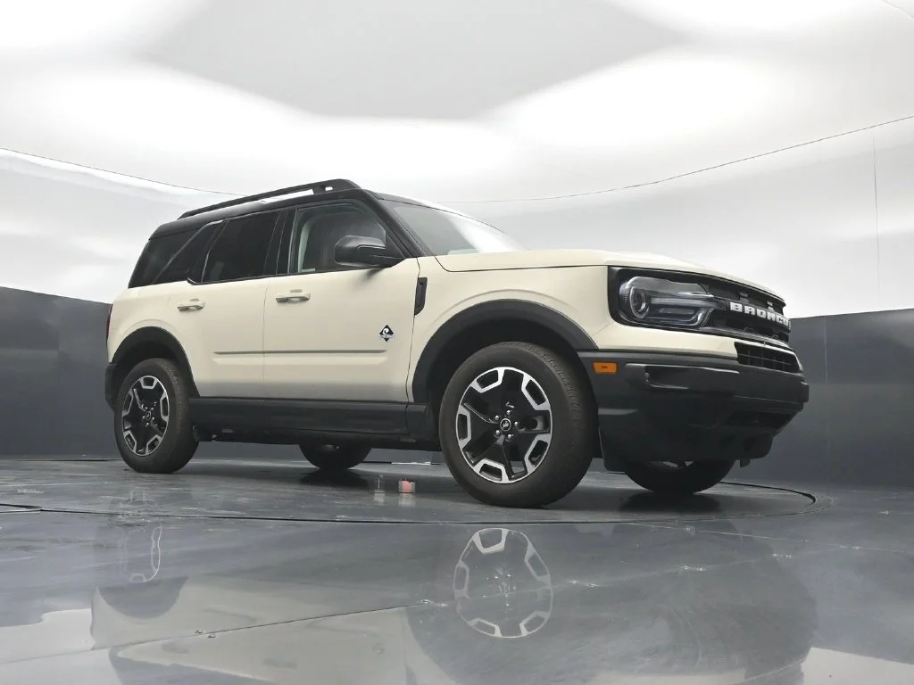 Used 2024 Beige Ford Outer Banks image 3