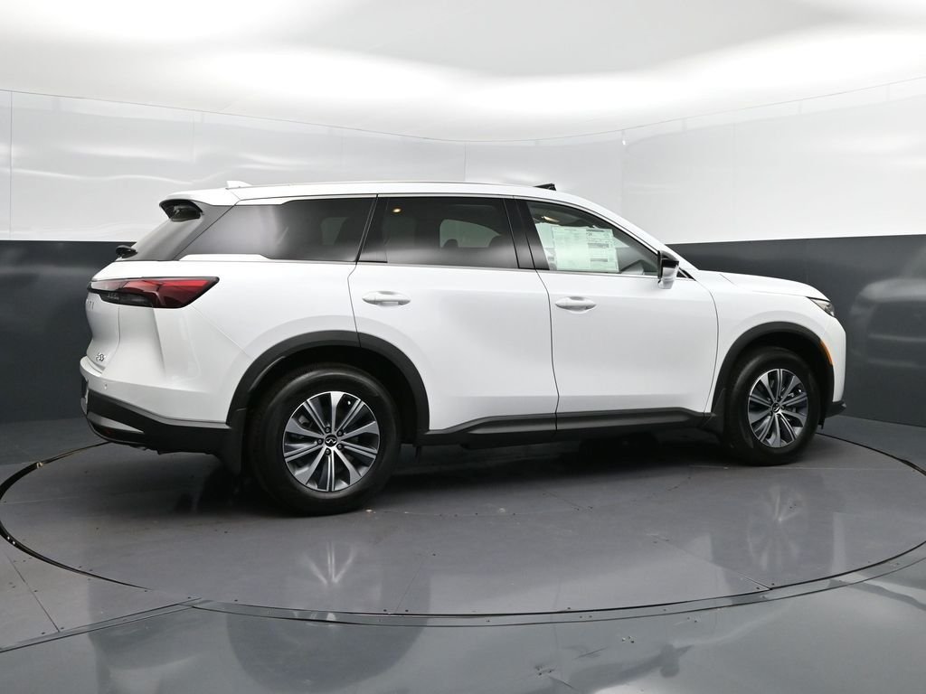 Certified Used 2026 White INFINITI PURE image 8