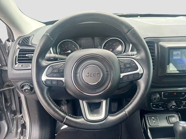Used 2021 Silver Jeep Latitude image 11