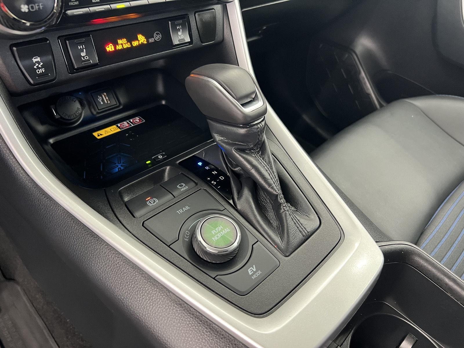 2024 Toyota RAV4 XSE - Photo 18
