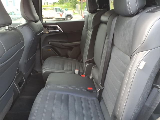 2025 Mitsubishi Outlander SE - Photo 12