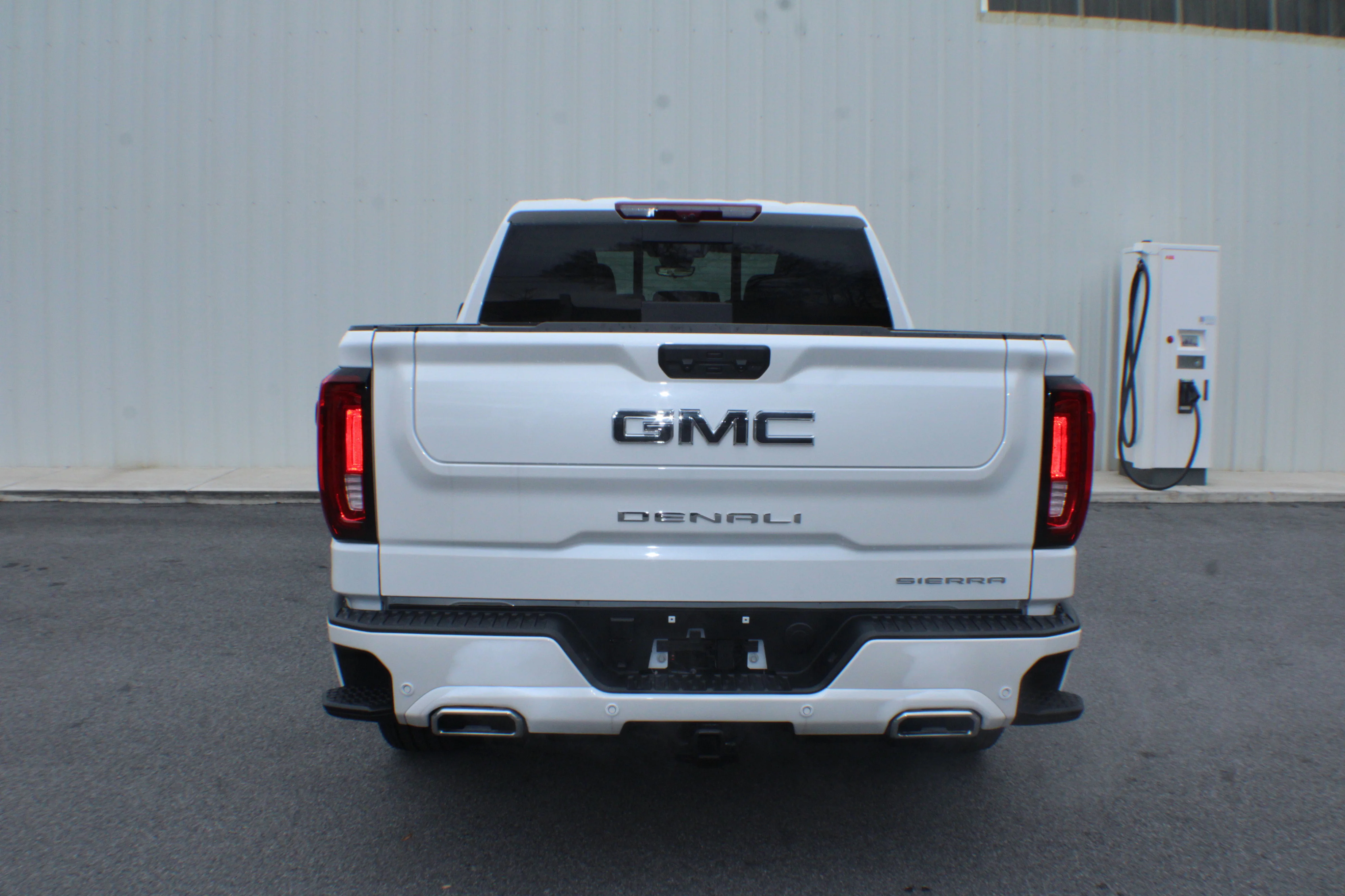 Certified Used 2025 White Frost Tricoat GMC Denali Ultimate image 21