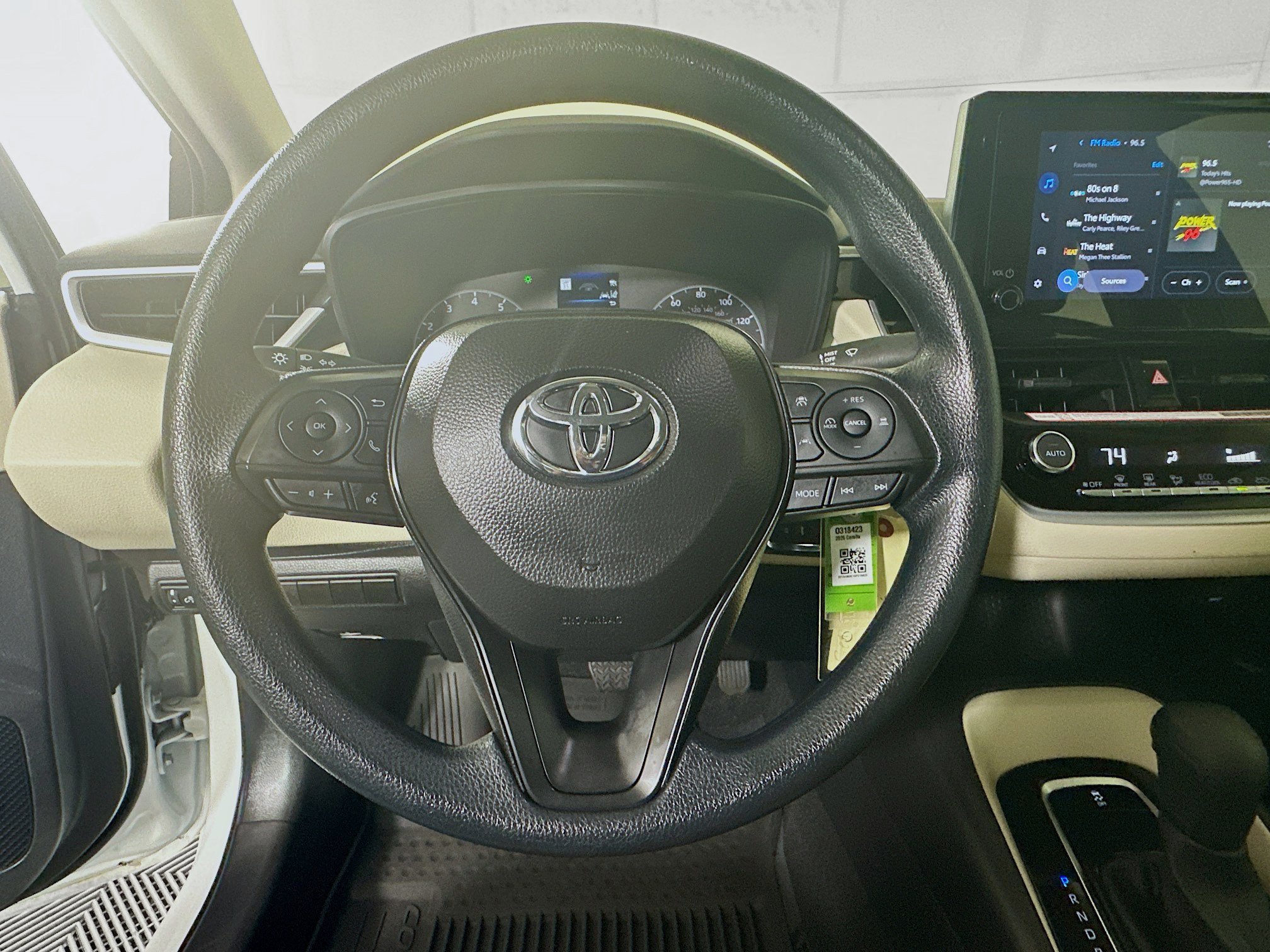 Certified Used 2025 Pearl Toyota LE image 15