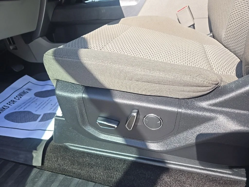 Used 2017 Black Ford XLT image 9