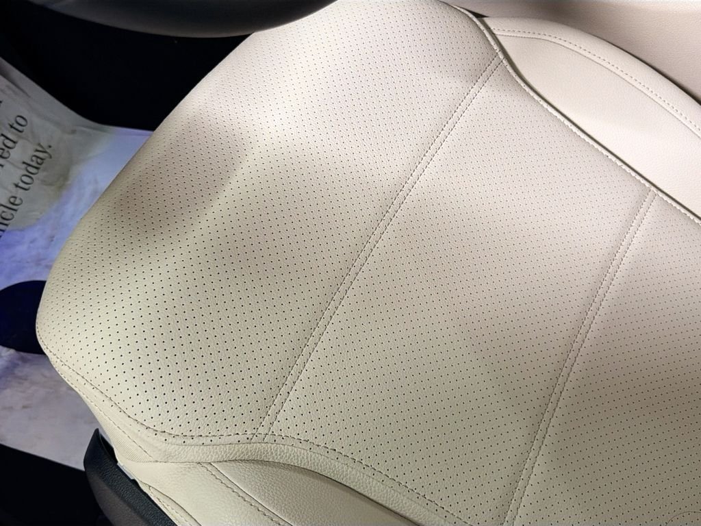 Used 2026 White Mercedes-Benz GLC 300 image 21