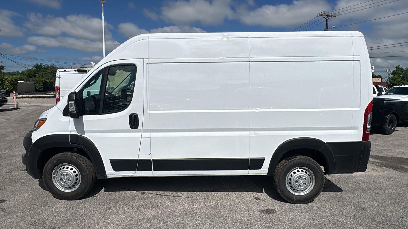 New 2026 Bright White Clear-Coat Exterior Paint RAM Tradesman image 8